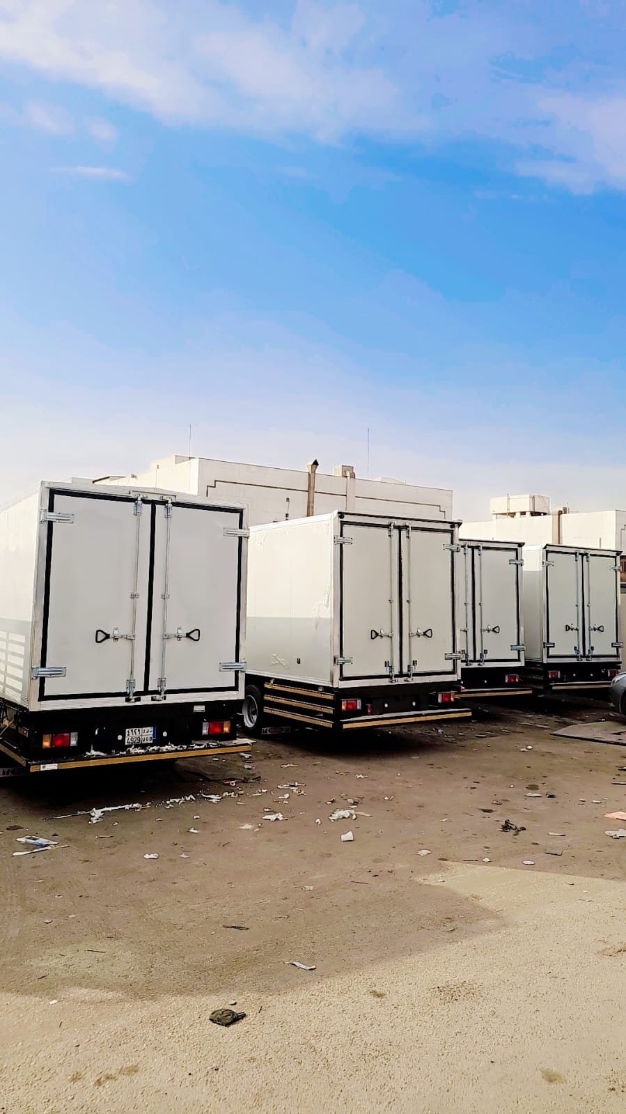 تصنيع صندوق دينا إيسوزو في ورشة متخصصة تصنيع صندوق دينة وسلة لتركيب اللوحات والإنارات في الرياض