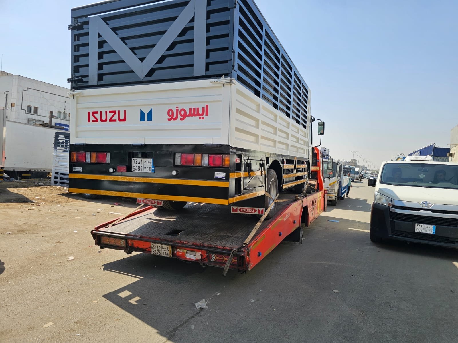 صندوق دينا إيسوزو مسطح للاستخدام التجاري تصنيع صندوق دينة وسلة لتركيب اللوحات والإنارات في الرياض