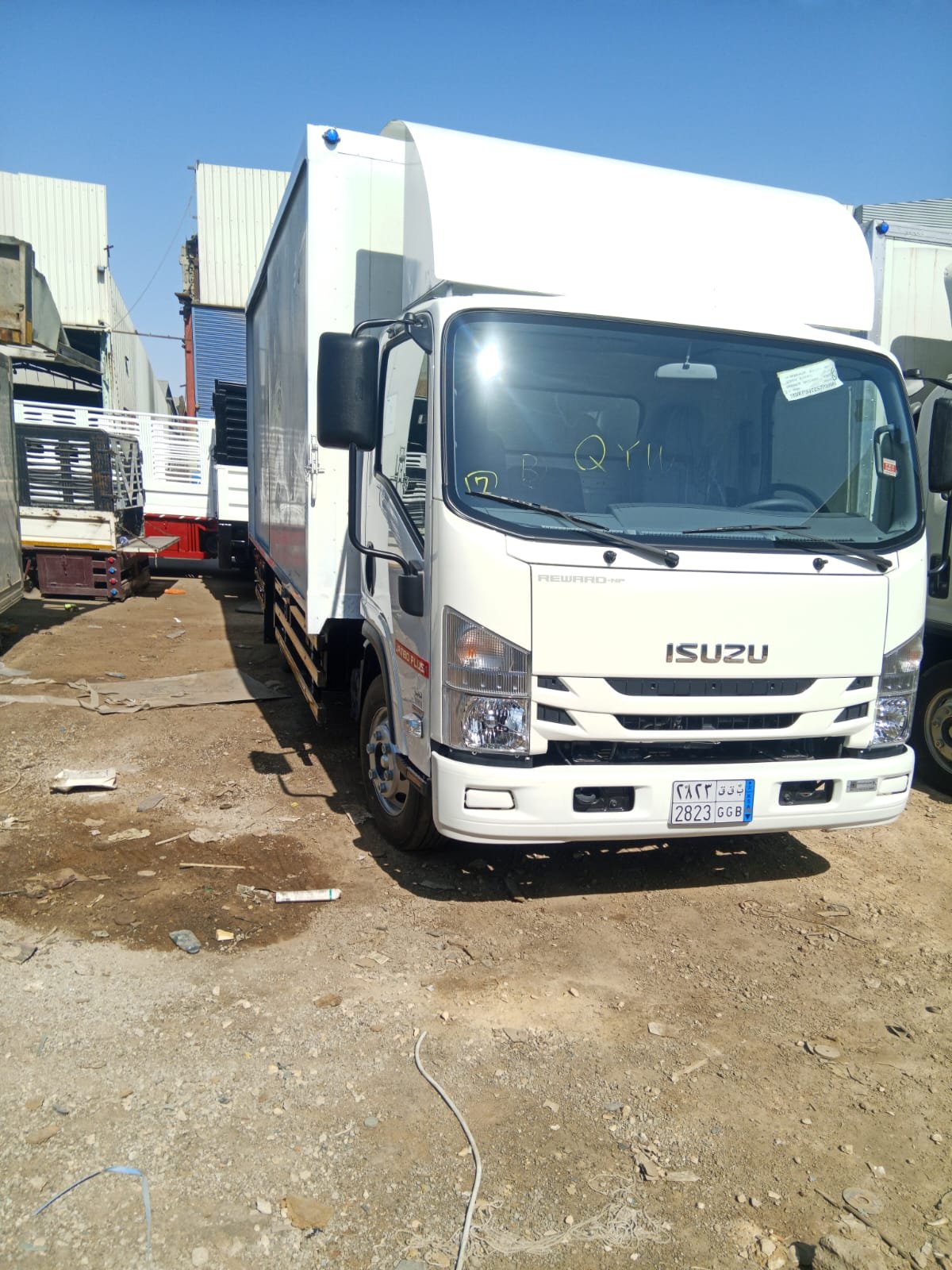 صندوق دينا إيسوزو مغلق لنقل البضائع تصنيع صندوق دينة وسلة لتركيب اللوحات والإنارات في الرياض